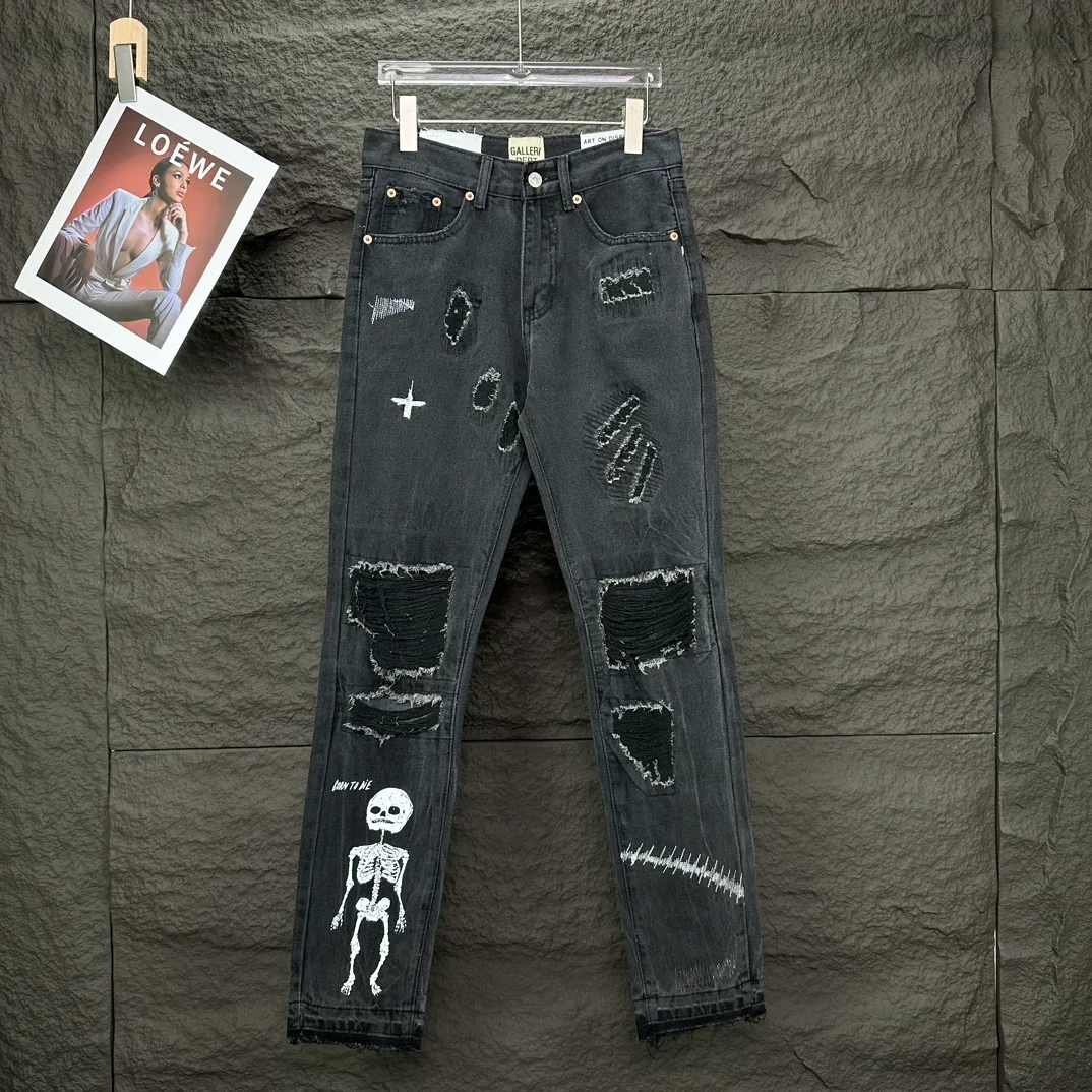 P260 GALLERY DEPT. 2024 new heavy-duty ripped embroidered couple's style washed jeans 🔥High version🔥High version🔥Top ceiling quality Styles with different washed textures are very friendly to people with thin legs and thick legs. The straight version is very flattering to the leg shape. Moderate length that never goes out of style, easy to match with casually, basic styling for various styles, a must-have in the wardrobe! The fabric is stiff but also makes the upper body soft without losing texture. The washing process is even more perfect. It is a must-have item for everyone! ! ! Washed wheat, hang tag, pants label, complete with three labels Color: washed black Size: 28, 30, 32, 34, 36 (equivalent to S-2XL)